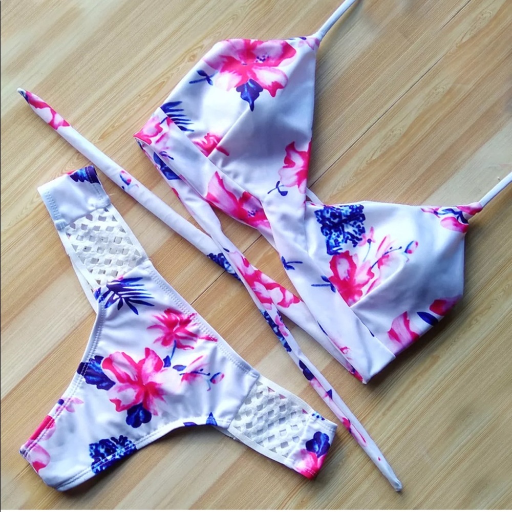π Sale π π Floral White Cheeky Bikini Set - Picture 2 of 3